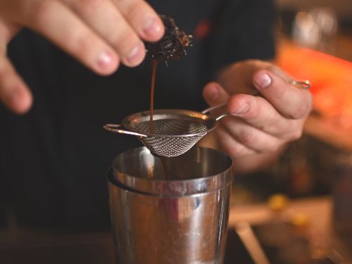 Scopri quali sono i procedimenti per preparare al meglio il cocktail Sea Thorn! Preparazione Sea Thorn
