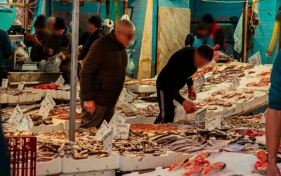 Mercati e molluschi: un viaggio sensoriale tra i banchi di Napoli